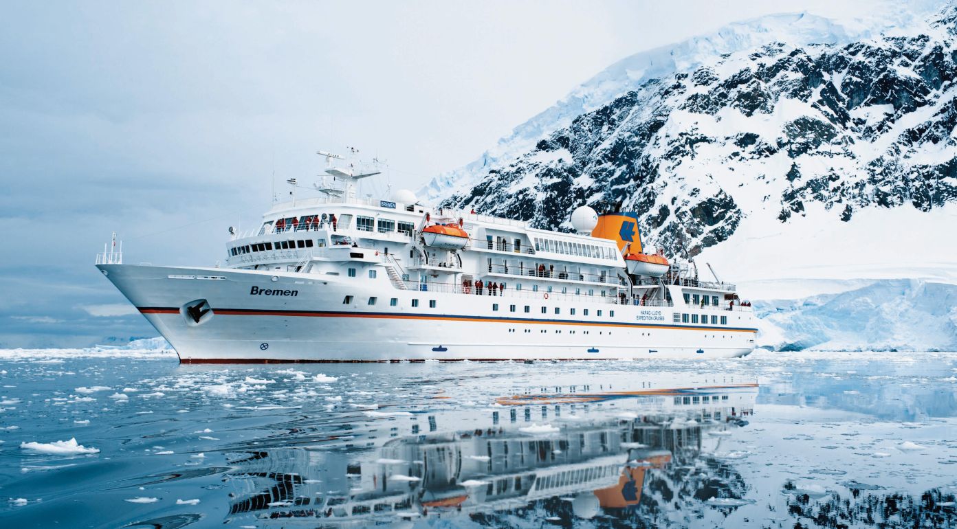 Die Bremen von Hapag Lloyd Cruises im Eis