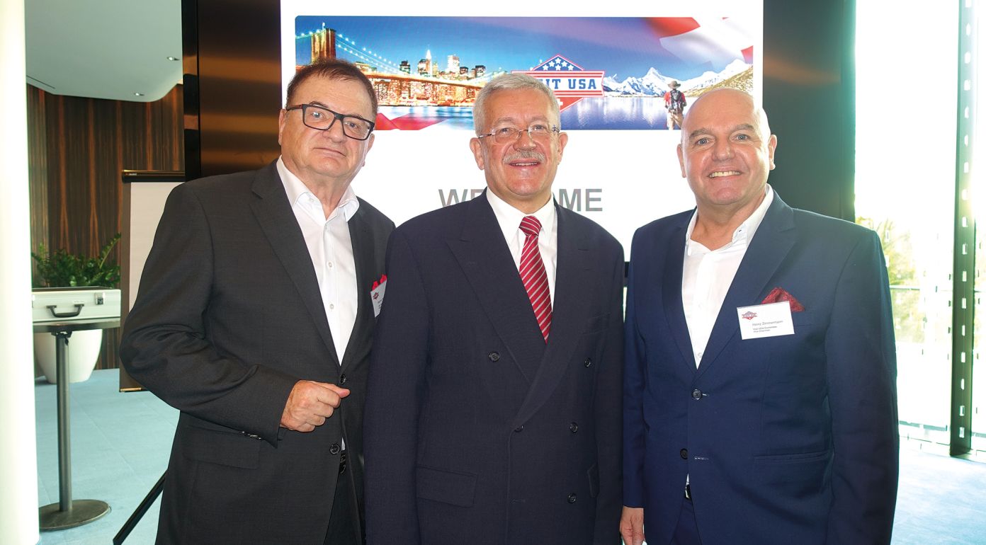 Werner Wiedmer und Heinz Zimmermann vom Visit USA Committee mit Botschafter Martin Dahinden