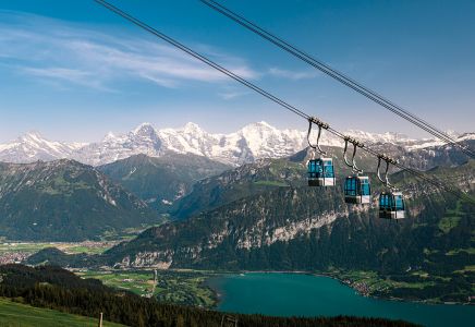 Fabelhafte Aussichten: Niederhornbahn mit Blick auf Thuner - see und Eiger, Mönch, Jungfrau