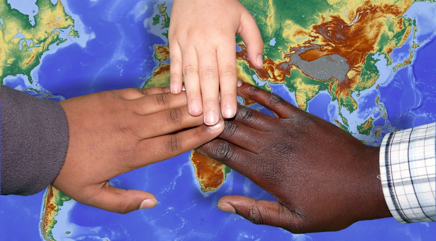 Kinder, Hände, Weltkarte, Kinderschutz, Migration, Integration