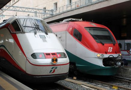 Zug, Italien, Hochgeschwindigkeitszug, Bahn, Bahnverkehr, Italia, Trenitalia