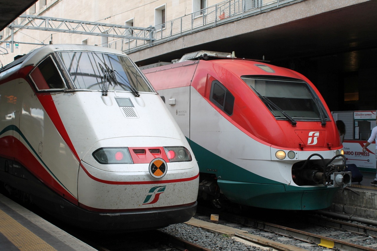 Zug, Italien, Hochgeschwindigkeitszug, Bahn, Bahnverkehr, Italia, Trenitalia